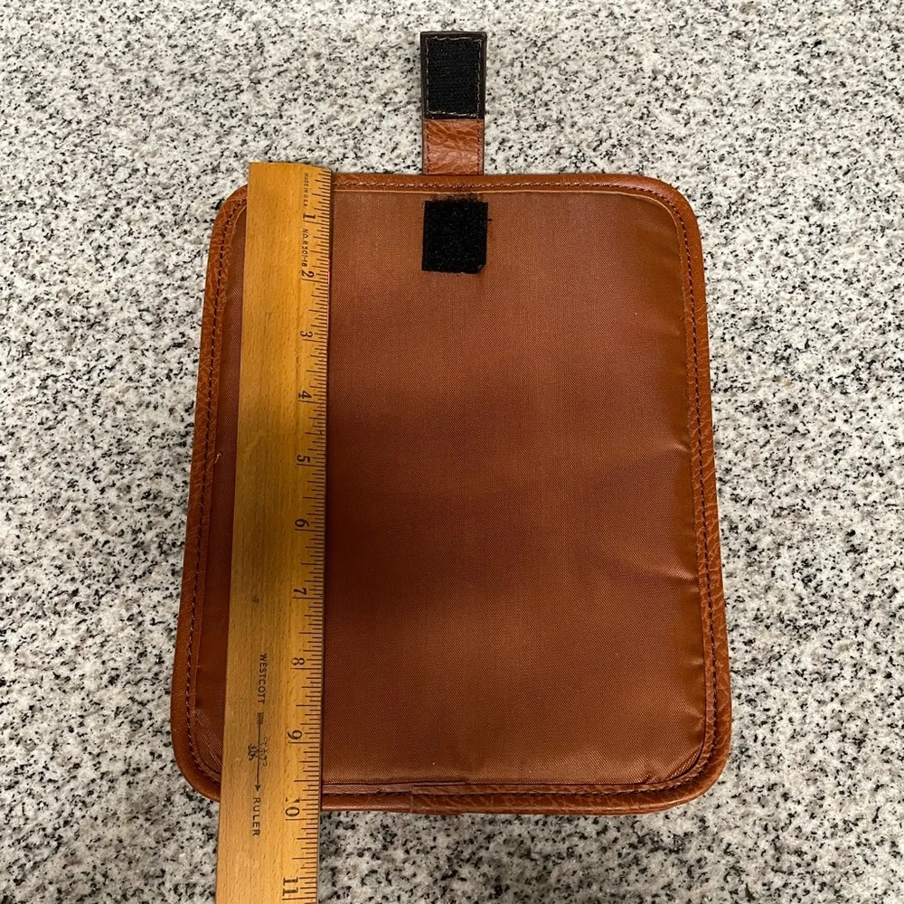 EUC Generic lightly padded iPad cover w/velcro closure tab‼️ iPad not included‼️